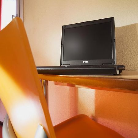 Premiere Classe Évreux Værelse billede A Dell Studio 17