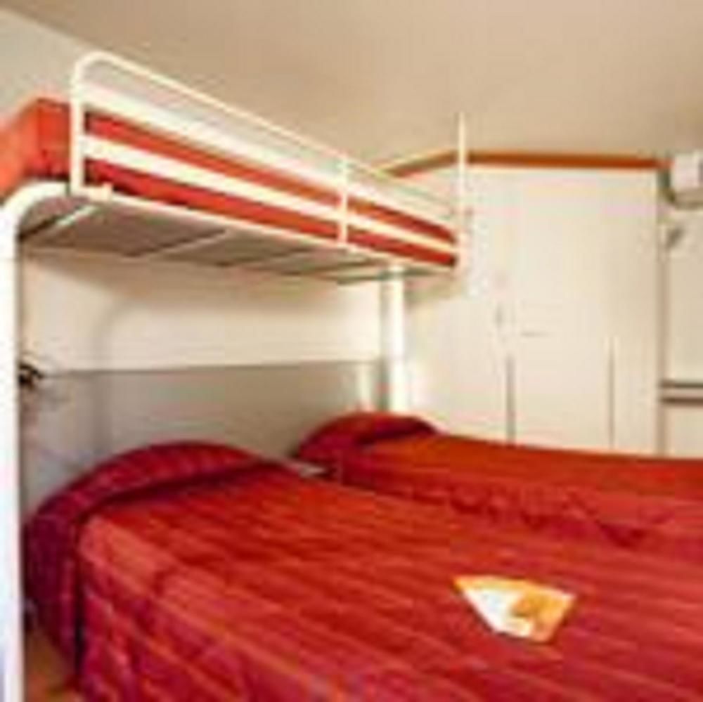 Premiere Classe Évreux Eksteriør billede A bunk bed