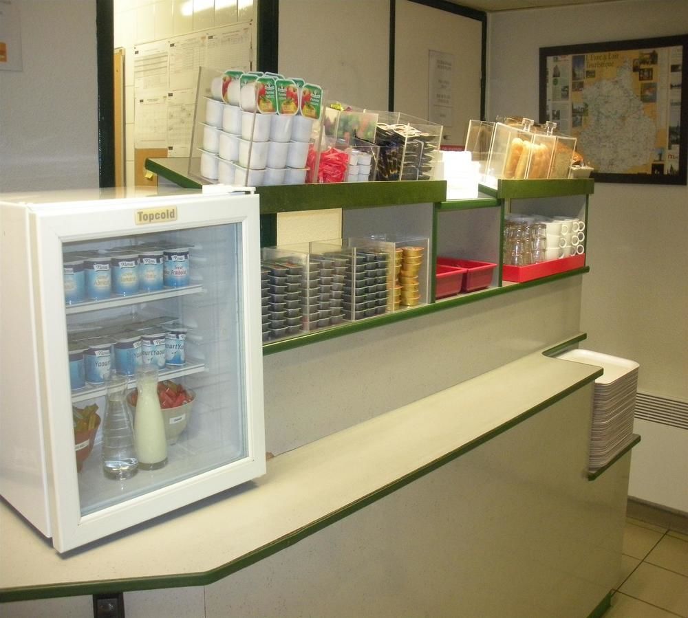 Premiere Classe Évreux Eksteriør billede A counter refrigerator