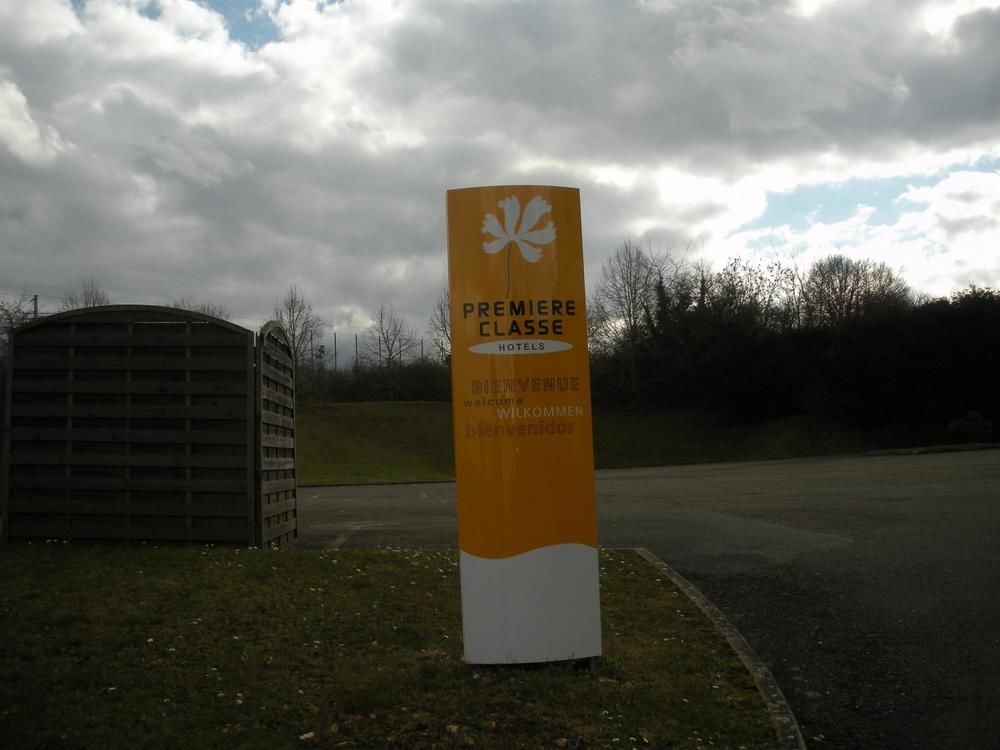 Premiere Classe Évreux Eksteriør billede Entrance to the school
