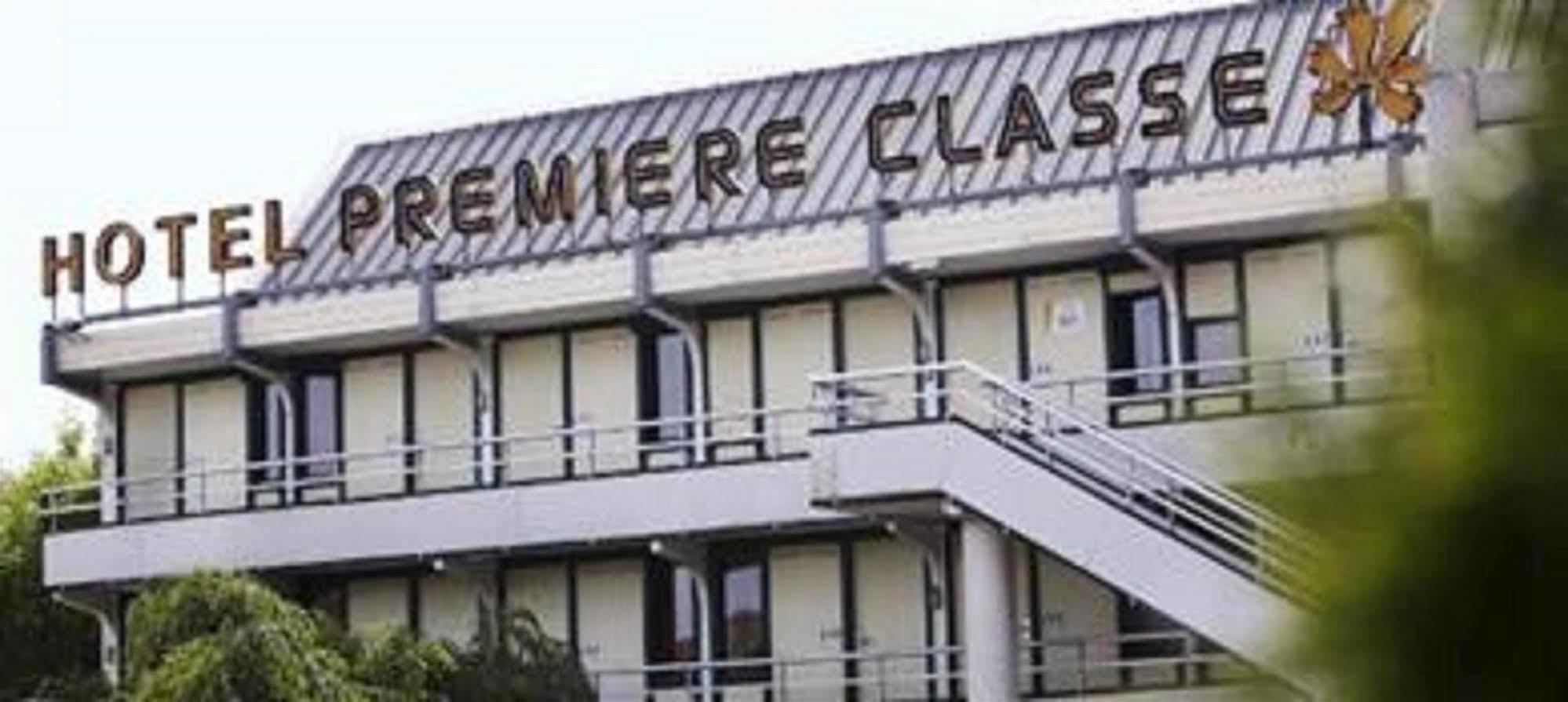 Premiere Classe Évreux Eksteriør billede Premier Glass